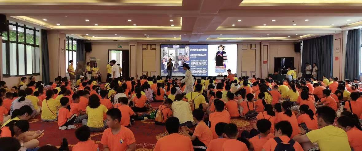 【圆满落幕】帛巴瑞400人大型扎染体验活动：一布一染，共绘童年最美蓝天！